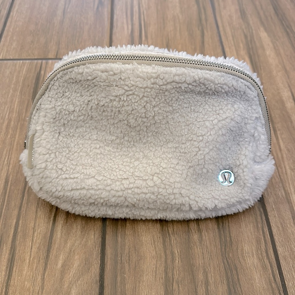Lululemon Sherpa Belt Bag